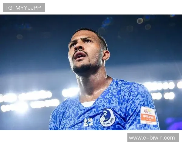 足球巨星乔装成普通人街头挑战球迷引发热议